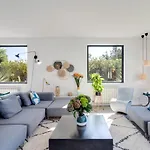 Garden Seaside Villa By Cadenzalux